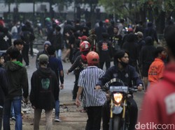 Gasibu Mencekam, Polisi-Demonstran Saling Kejar di Bandung