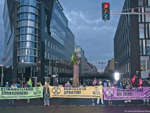 Gerakan Pro-Ekologi Extinction Rebellion Blokade Gedung Parlemen di Berlin