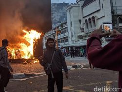 Massa Ricuh Rusak Fasilitas Umum, Polisi: Itu Perusuh, Kita Selidiki!