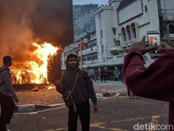 Massa Ricuh Rusak Fasilitas Umum, Polisi: Itu Perusuh, Kita Selidiki!