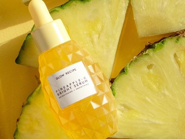 Glow Recipe Pineapple-C Bright Serum/ Foto: Instagram.com/glowrecipe Glow Recipe Pineapple-C Bright Serum merupakan serum wajah berbahan alami