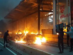 Dibakar Massa Demo, Ini Istimewanya Halte Bundaran HI yang Baru Diresmikan Tahun Lalu