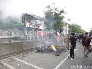 Massa Demo Omnibus Law di Malioboro Yogya Ricuh, 11 Orang Diamankan