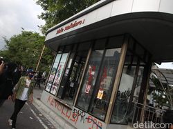 Halte Bus Trans Jogja Dirusak Massa Demo