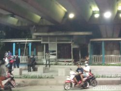 Penampakan Halte TransJ dan Truk di Senen Dibakar Massa Rusuh