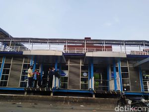 TransJakarta Setop Seluruh Layanan Bus Imbas Demo Omnibus Law