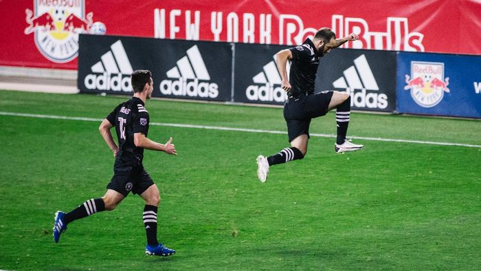 Higuain Higuain bikin gol pertama untuk Inter Miami