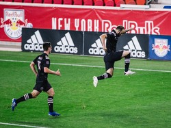 Gol Debut Higuain di MLS: Tendangan Bebas Cantik