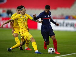 Sosmed Bikin Pelatih Aljazair Dekati Housem Aouar dalam Senyap