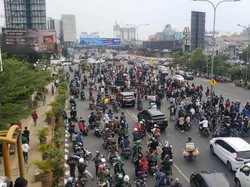Sempat Ditutup Imbas Demo Buruh, Jalan Ahmad Yani Bekasi Dibuka Lagi