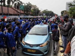 Jalan Medan Merdeka Timur Mulai Ramai Massa Aksi