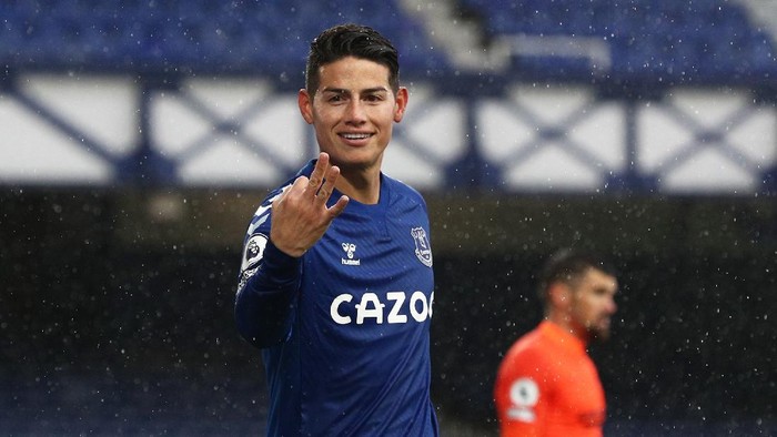 LIVERPOOL, ENGLAND - OCTOBER 03: James Rodriguez of Everton celebrates after scoring his teams fourth goal during the Premier League match between Everton and Brighton & Hove Albion at Goodison Park on October 03, 2020 in Liverpool, England. Sporting stadiums around the UK remain under strict restrictions due to the Coronavirus Pandemic as Government social distancing laws prohibit fans inside venues resulting in games being played behind closed doors. (Photo by Jan Kruger/Getty Images)