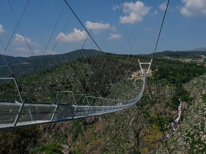 Jembatan Gantung Terpanjang di Dunia Segera Dibuka!