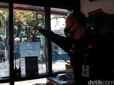 Kaca Pos Keamanan Unisba Pecah Akibat Kericuhan Mahasiswa vs Polisi