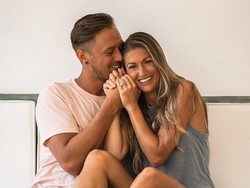 Lamaran Pasangan Influencer yang Bikin Baper, Kasih Cincin di Bawah Laut