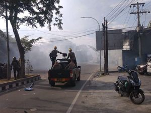 Sempat Mereda, Ricuh Demo Tolak Omnibus Law di Medan Terjadi Lagi
