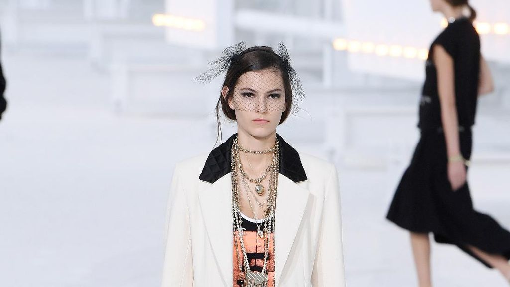 10 Koleksi Terbaru Chanel di Paris Fashion Week 2020