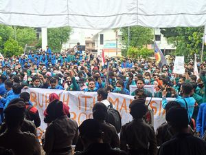 Demo Tolak Omnibus Law, Mahasiswa Desak Anggota DPR Dapil Aceh Minta Maaf