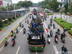 Mahasiswa Konvoi Menuju Istana Negara