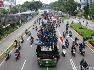 Teka-teki Sponsor Aksi Massa Tolak Omnibus Law