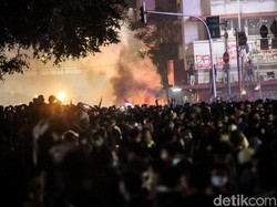 Duduk Perkara TNI soal Makanan-Tameng ke Massa Penolak UU Cipta Kerja