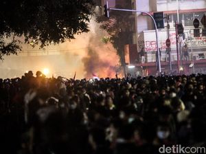 Jokowi Tak Mau Nasib Vaksin Corona Sama dengan UU Cipta Kerja Jokowi Tak Mau Nasib Vaksin Corona Sama dengan UU Cipta Kerja