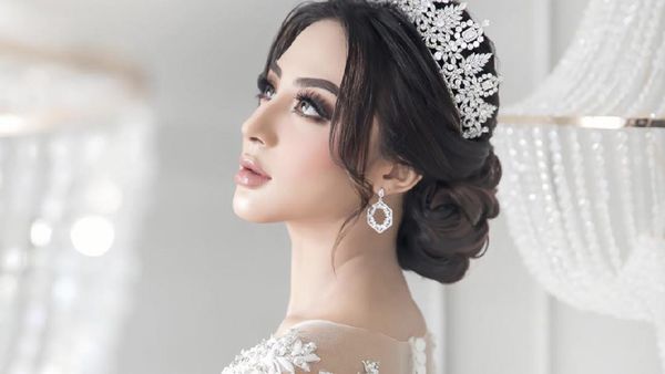 No Debat! Margin Wieheerm Cantik Nggak Ada Lawan Pakai Gaun Nikah