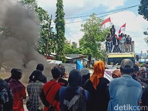 Massa Tolak Omnibus Law di Parepare Tutup Jalur Trans Sulawesi, Lalin Macet