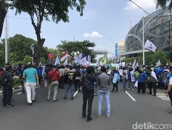 Serikat Buruh Mulai Bergerak ke Gedung DPR