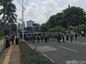Video Ketatnya Penjagaan Aparat di Gedung DPR