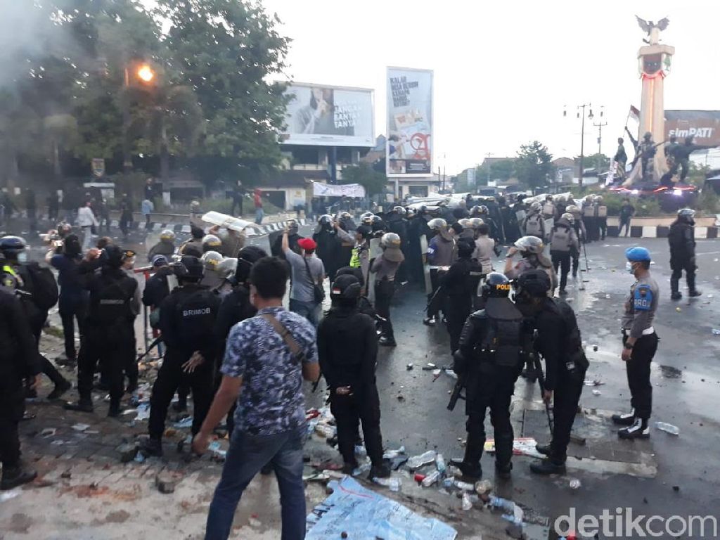 Apa yang Dimaksud Gas Air Mata yang Dipakai Polisi Saat Demo Omnibus Law? Apa yang Dimaksud Gas Air Mata yang Dipakai Polisi Saat Demo Omnibus Law?