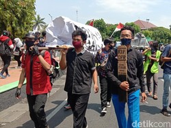 Satgas COVID-19 Sebut Demo Tolak Omnibus Law Berisiko Ciptakan Klaster Baru