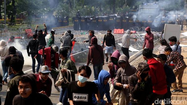 Melihat Dari Dekat Ricuh di Patung Kuda