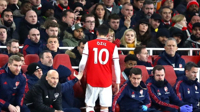 LONDON, ENGLAND - DECEMBER 15: Mesut Ozil of Arsenal walks off after being subbed during the Premier League match between Arsenal FC and Manchester City at Emirates Stadium on December 15, 2019 in London, United Kingdom. (Photo by Julian Finney/Getty Images)