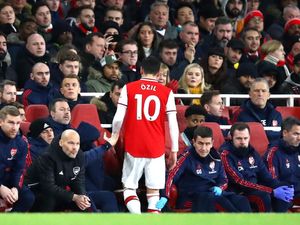 Oezil: Tak Terpakai di Liga Inggris, Terbuang di Liga Europa