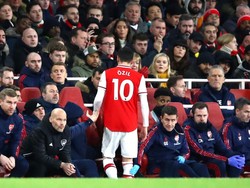 Oezil: Tak Terpakai di Liga Inggris, Terbuang di Liga Europa