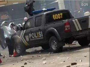 Mobil Polisi Dirusak di Tangerang, Polisi: Pelakunya Penyusup Anarko!