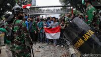 Momen TNI AD Tenangkan Massa Bikin Hati Adem