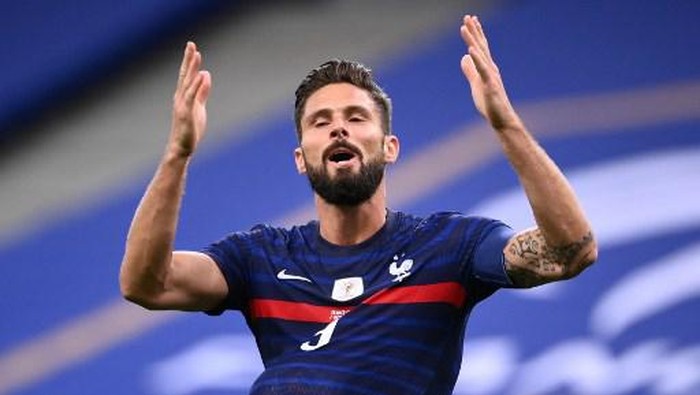 Frances forward Olivier Giroud celebrates after scoring a goal during the International friendly football match between France and Ukraine, on October 7, 2020 in Saint-Denis, outside Paris. (Photo by FRANCK FIFE / AFP)
