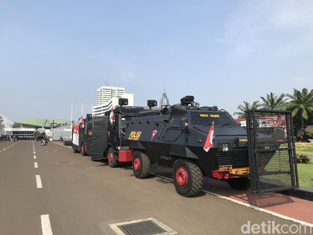 Polisi: Pendemo di DPR Dibubarkan karena Tak Patuhi Prokes, Bukan Ditangkap Polisi: Pendemo di DPR Dibubarkan karena Tak Patuhi Prokes, Bukan Ditangkap