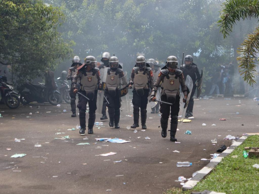 Polda Kalbar: 5 Pendemo Ricuh Reaktif, 2 Positif Gunakan Ganja Polda Kalbar: 5 Pendemo Ricuh Reaktif, 2 Positif Gunakan Ganja