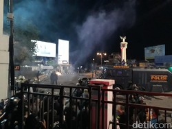 Peserta Demo di Solo Patah Kaki Gegara Tercebur Sumur Saat Dikejar Polisi