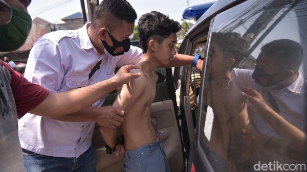 Mau Ikut Aksi, Polisi Cokok Pelajar SMA di Ciputat