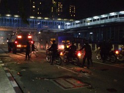 Kerahkan Barracuda dan Water Cannon, Polisi Pukul Mundur Pendemo di Harmoni