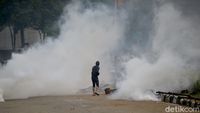Polisi Pukul Mundur Massa Anarkis di Patung Kuda