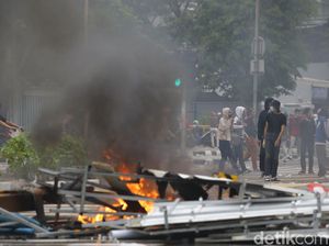 3 Anggota Pers Mahasiswa PNJ Hilang Kontak Saat Liput Demo Omnibus Law 3 Anggota Pers Mahasiswa PNJ Hilang Kontak Saat Liput Demo Omnibus Law