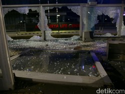 Halte TransJakarta Dukuh Atas Dirusak Massa Demo