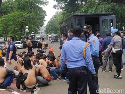 Polisi Amankan Puluhan Remaja di Sekitar Gedung DPR