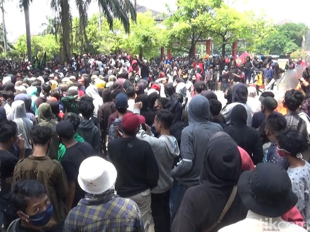 Ricuh Demo di Kota Pekalongan Ricuh Demo di Kota Pekalongan