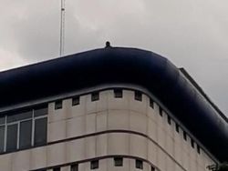 2 Pria Misterius Pelempar Batu dari Atas Gedung DPRD Medan Ditangkap